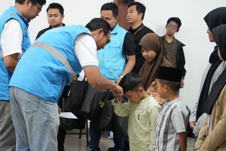 Spreading Care in the Holy Month of Ramadan, PLN Indonesia Power UBP Kamojang Provides Support to Orphaned and Underprivileged Children