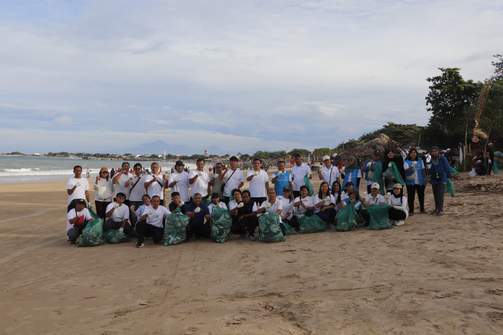 PLN Indonesia Power UBP Bali Supports ASRI Movement through Coastal Clean-Up Action at Kedonganan Beach