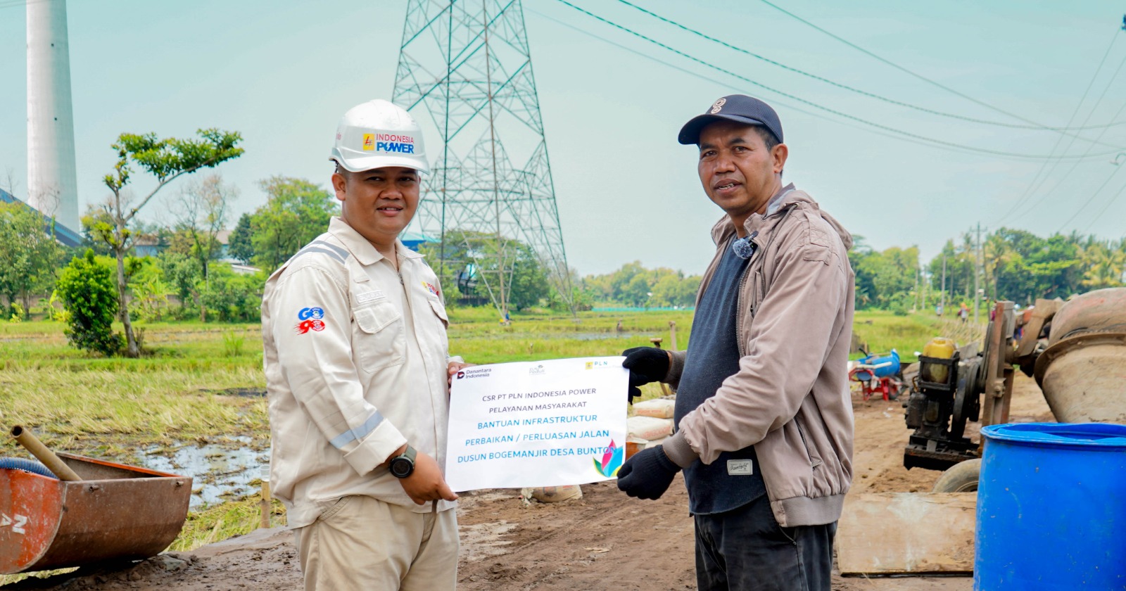UBP Adipala Salurkan Bantuan Semen dan FABA, Akses Jalan Bogemanjir Kian Mulus
