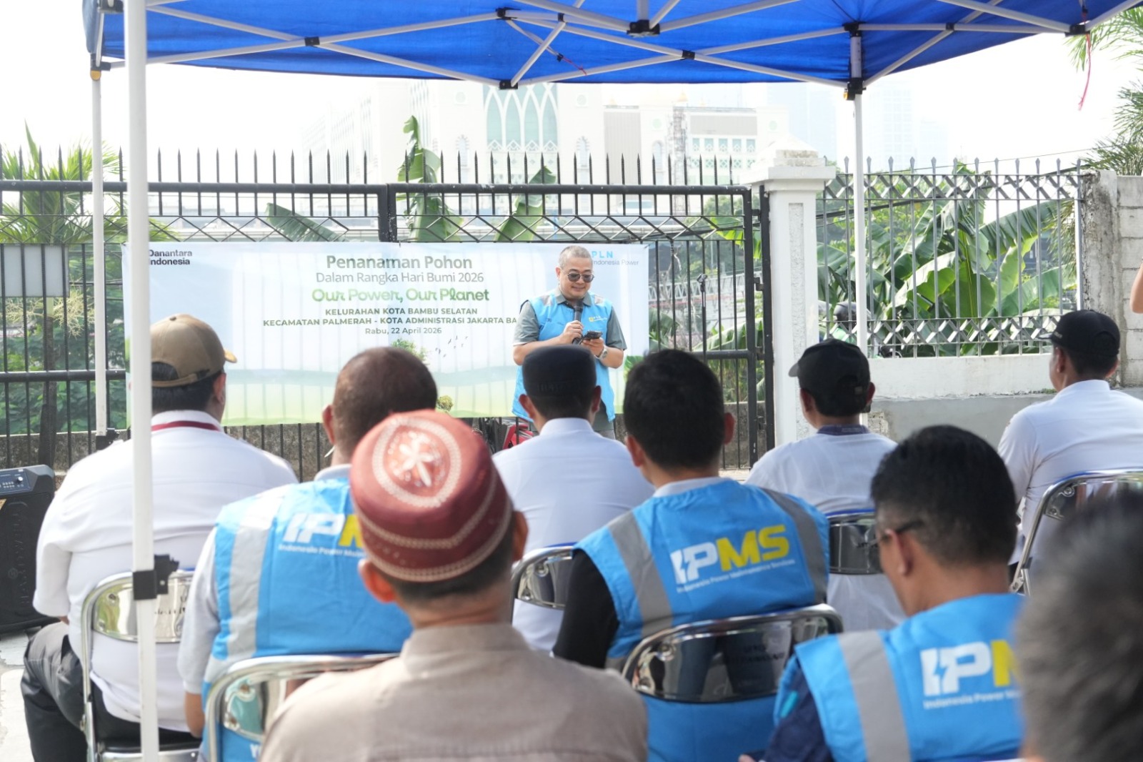 PLN Indonesia Power UBH Tanam 100 Pohon Produktif di Kota Bambu Selatan, Peringati Hari Bumi 2026